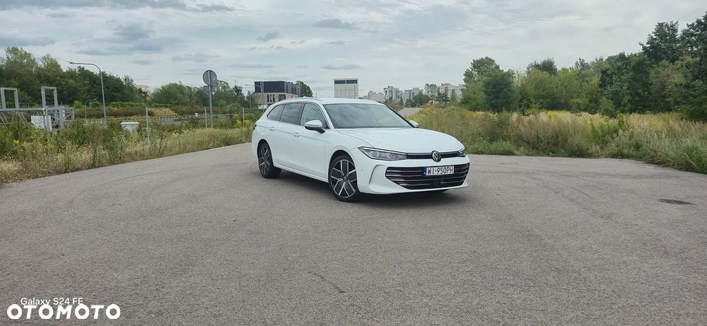 Volkswagen Passat - 1