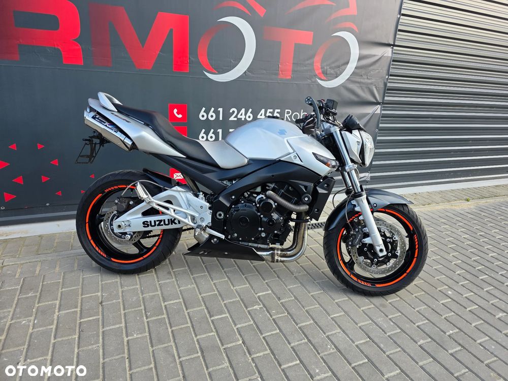 Suzuki GSR - 2