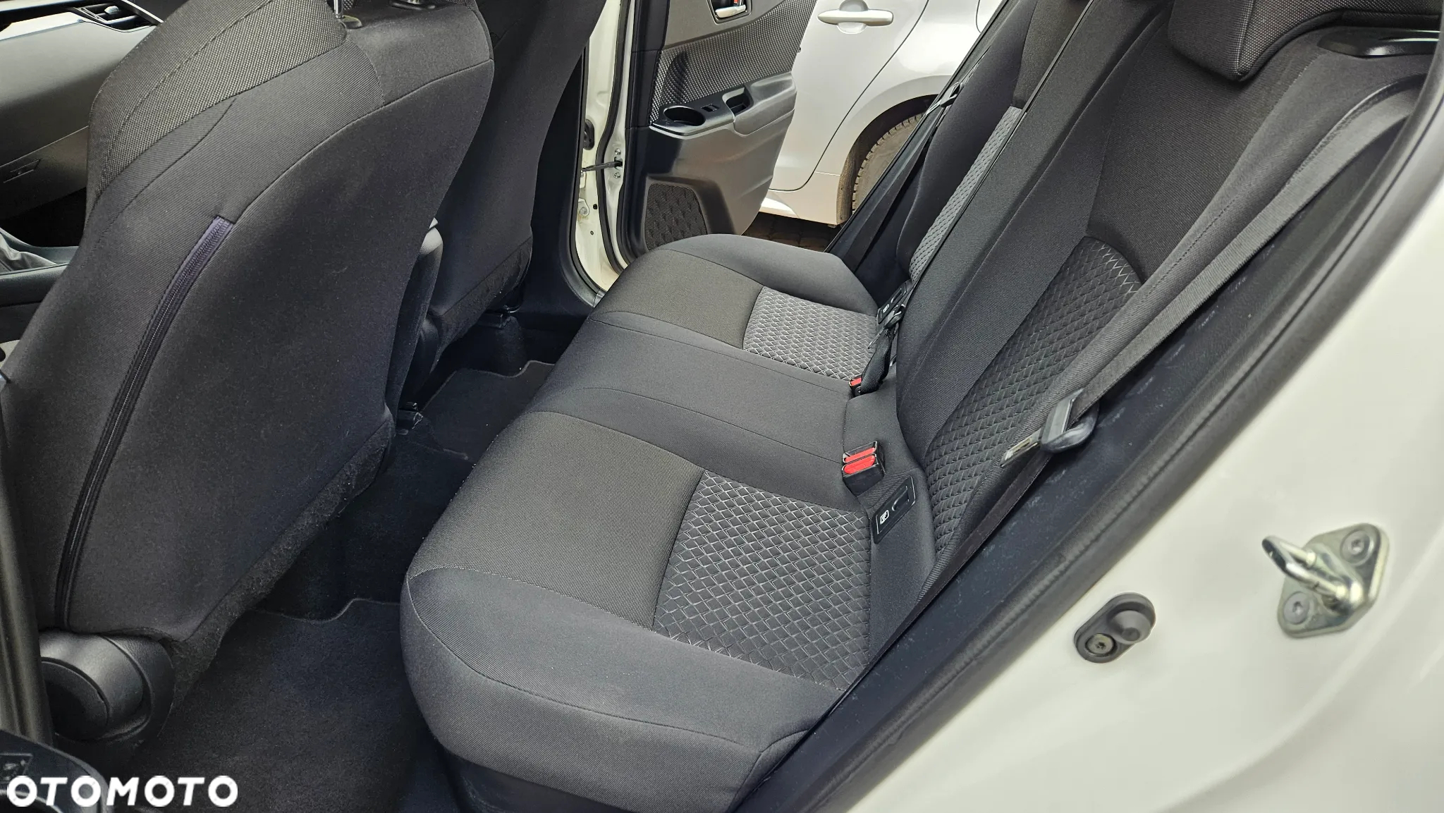 Toyota C-HR - 30