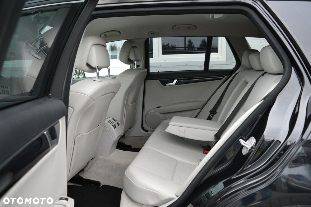 Mercedes-Benz Klasa C - 32