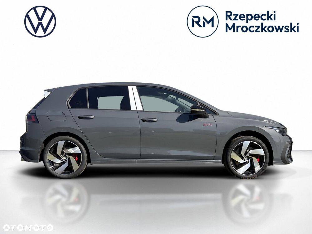 Volkswagen Golf - 6