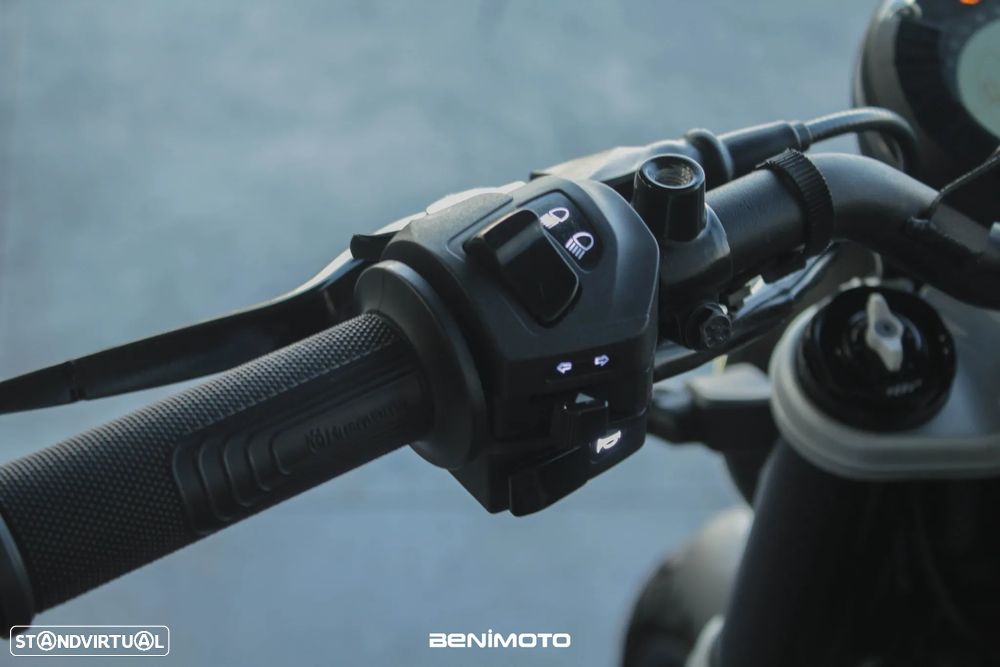 Husqvarna Svartpilen 401 - 11