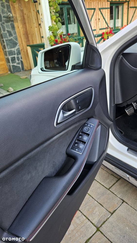 Mercedes-Benz GLA 200 7G-DCT AMG Line - 11