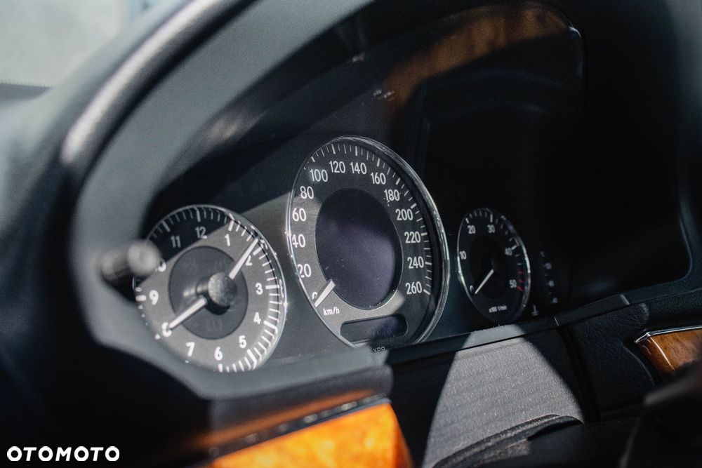 Mercedes-Benz Klasa E 320 CDI 7G-TRONIC Elegance - 11