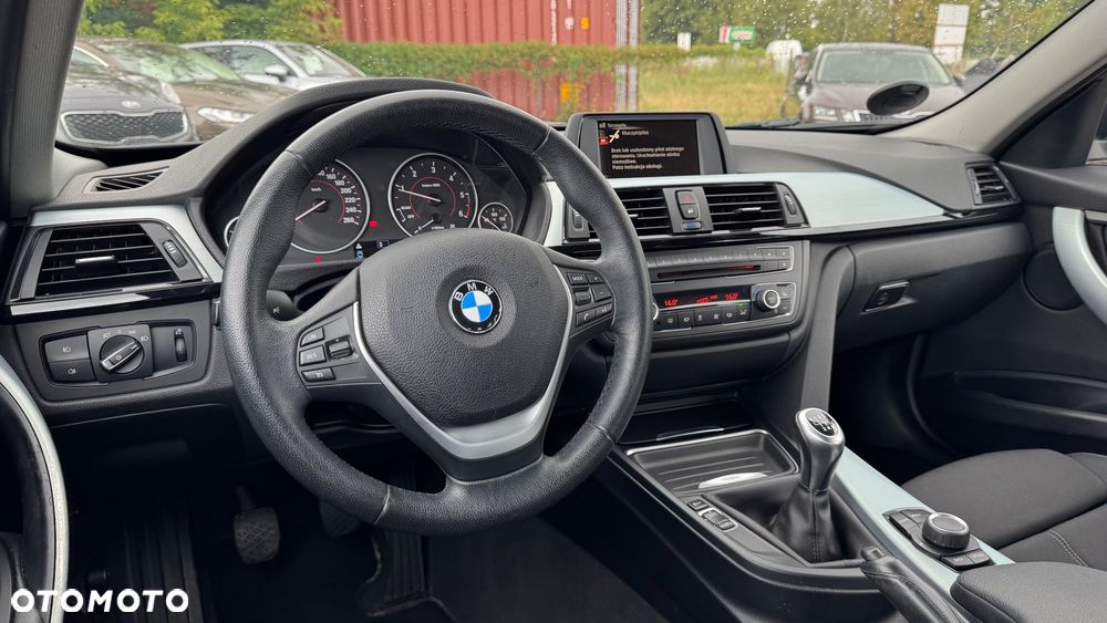 BMW Seria 3 318d Sport Line - 31