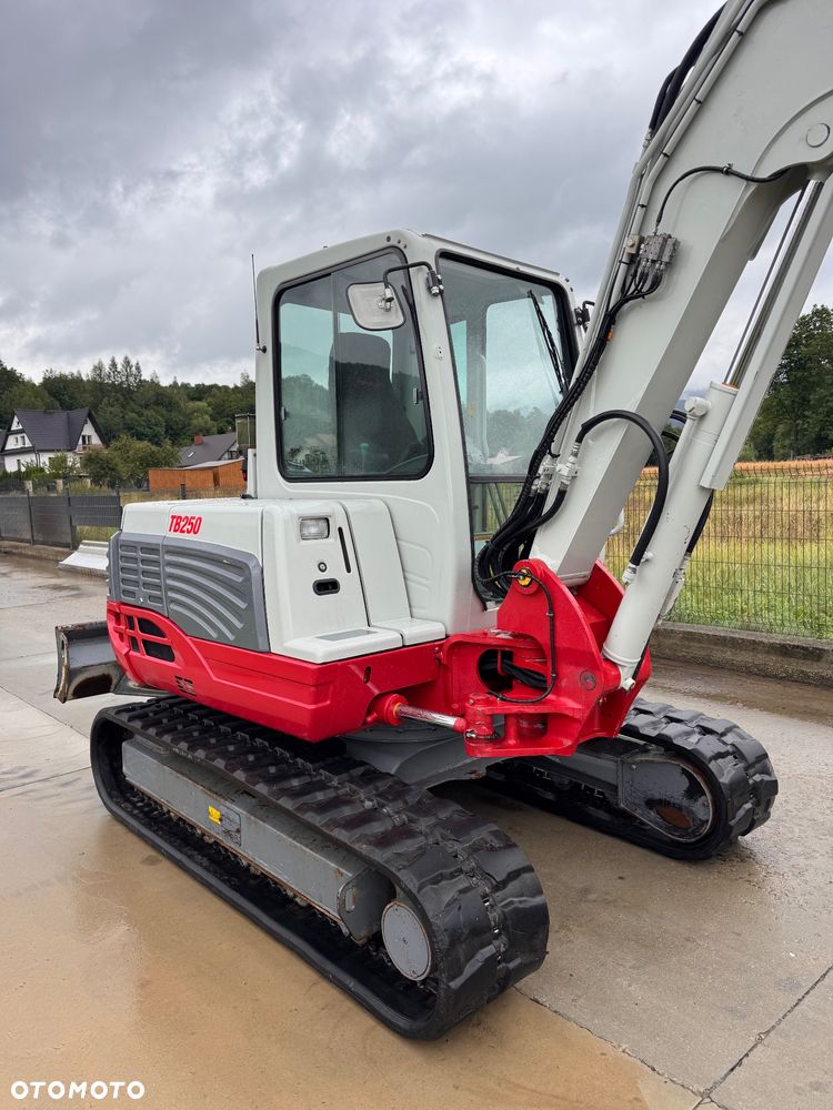 Takeuchi TB 250 - 11