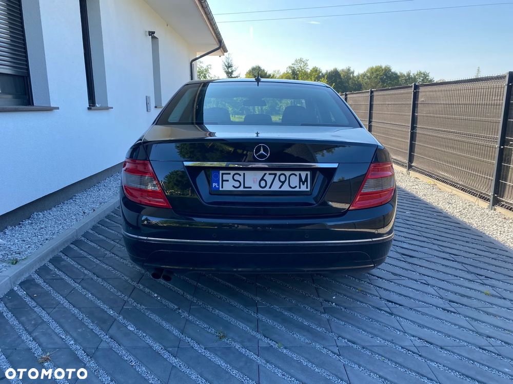 Mercedes-Benz Klasa C 180 CGI BlueEFFICIENCY Avantgarde - 5