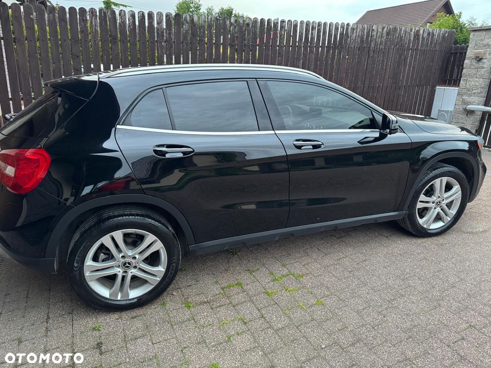 Mercedes-Benz GLA 250 4Matic 7G-DCT Style - 3