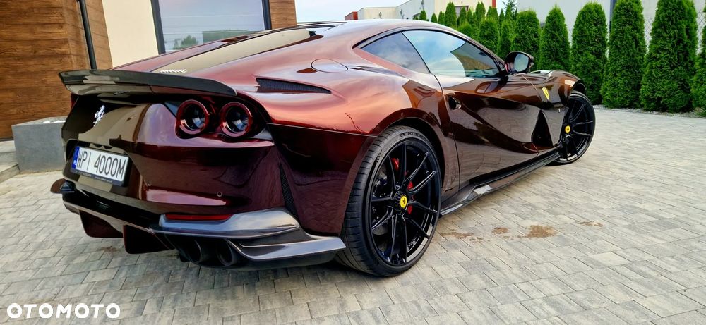 Ferrari 812 Superfast - 12