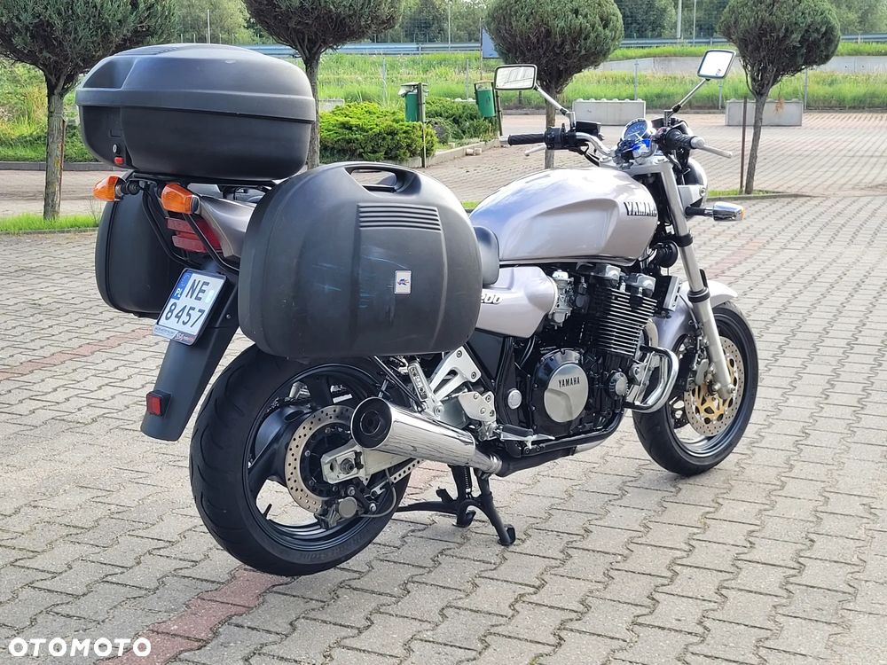 Yamaha XJR - 16