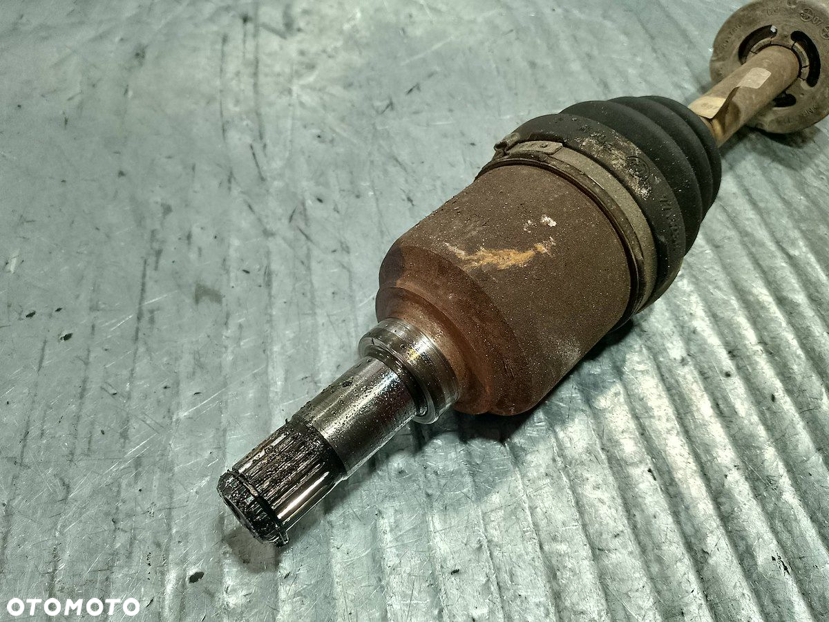 PÓŁOŚ PRAWA PRZÓD FIAT GRANDE PUNTO 55700559 1.4 8V - 2