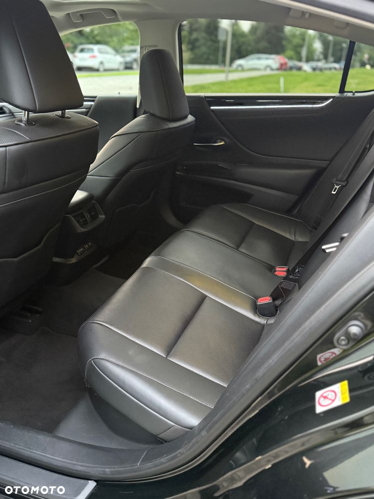 Lexus ES 300h Business Edition - 10