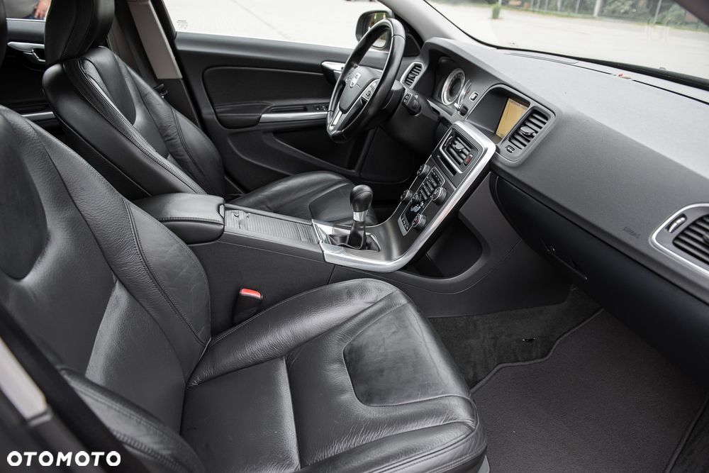 Volvo V60 D2 Summum - 30