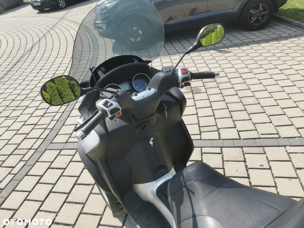 Piaggio MP-3 - 8