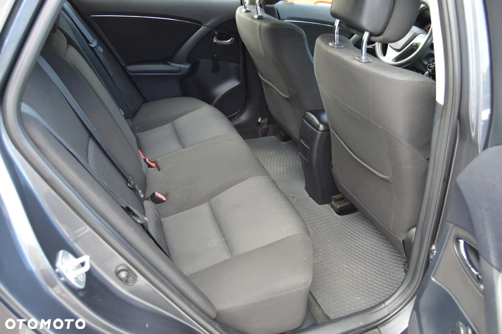 Toyota Avensis 2.0 D-4D Sol - 32