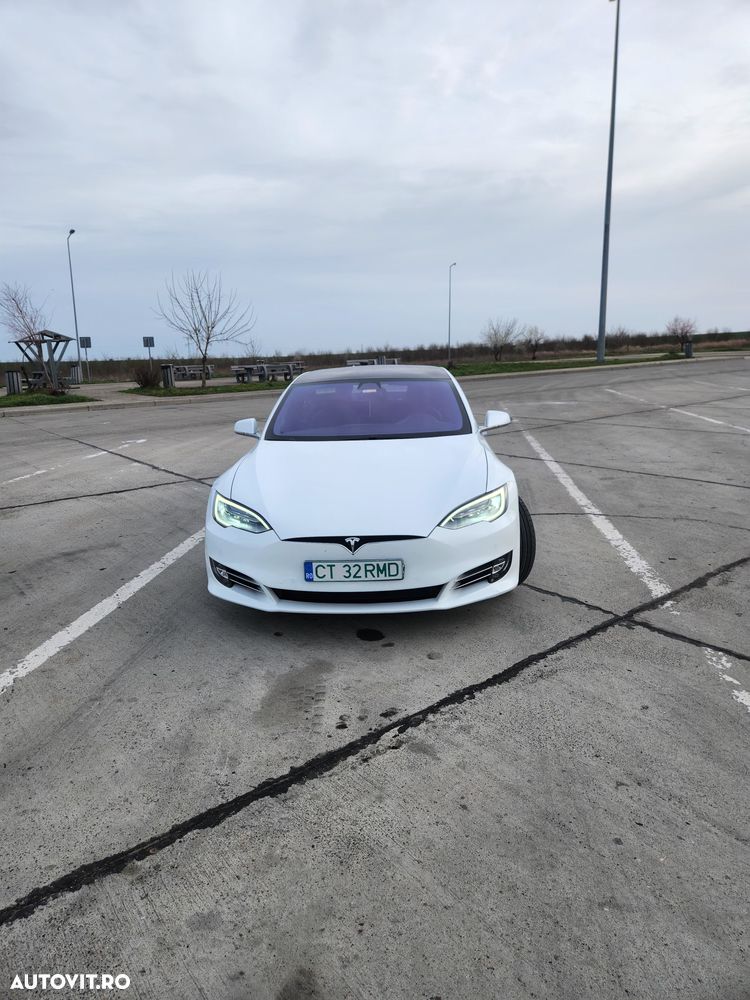 Tesla Model S - 1