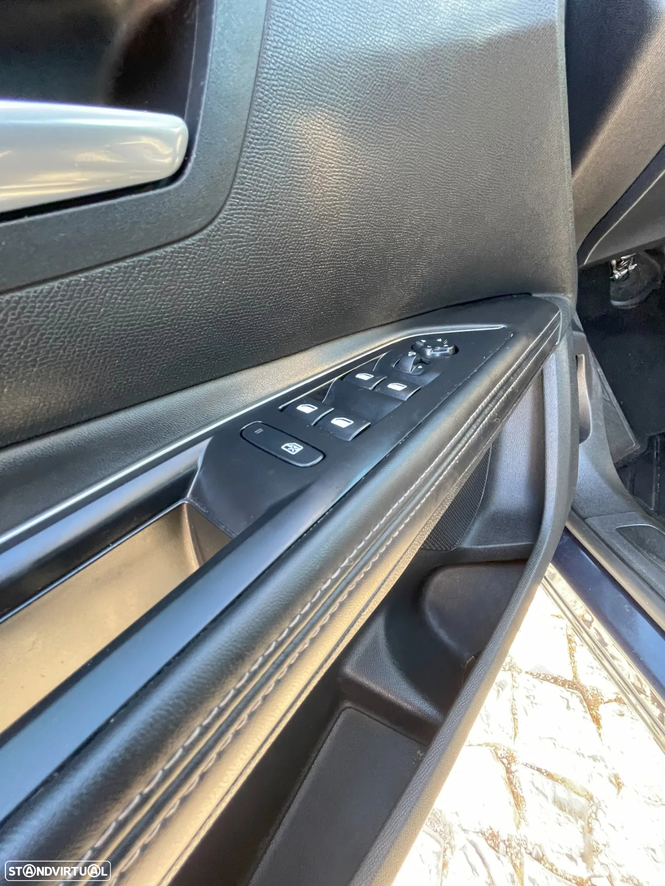 Peugeot 5008 1.2 PureTech Allure EAT6 - 21