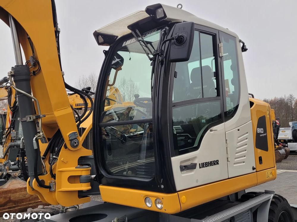 Liebherr A910 compact / 9200h / SUPER STAN / - 17