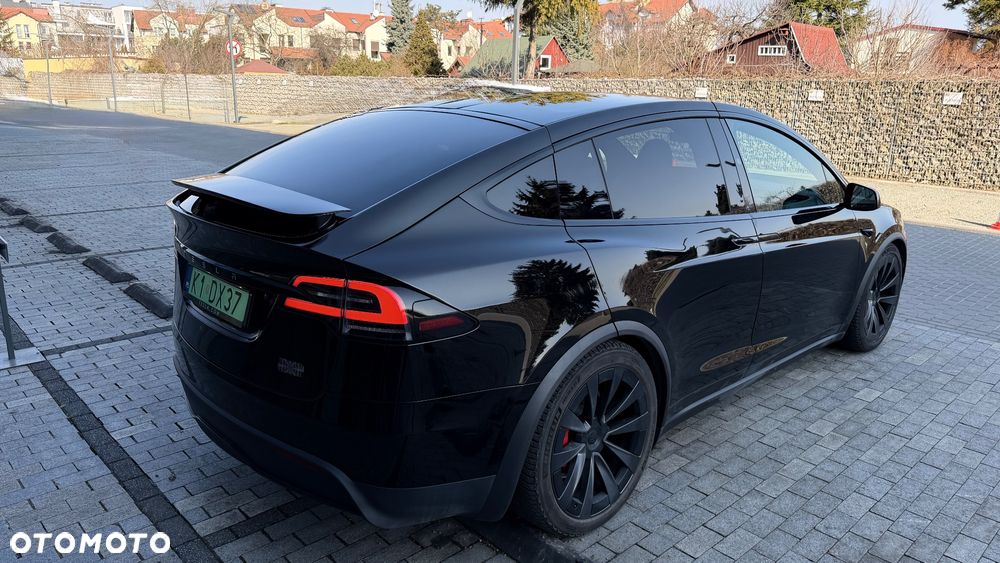 Tesla Model X - 21