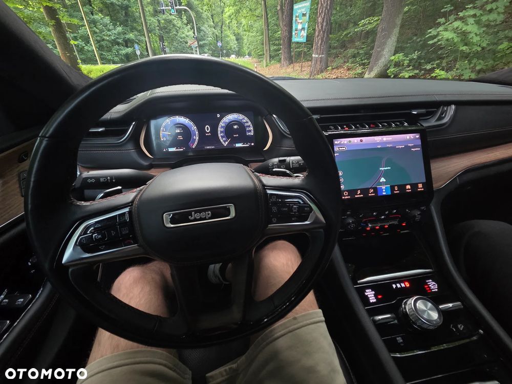 Jeep Grand Cherokee - 22