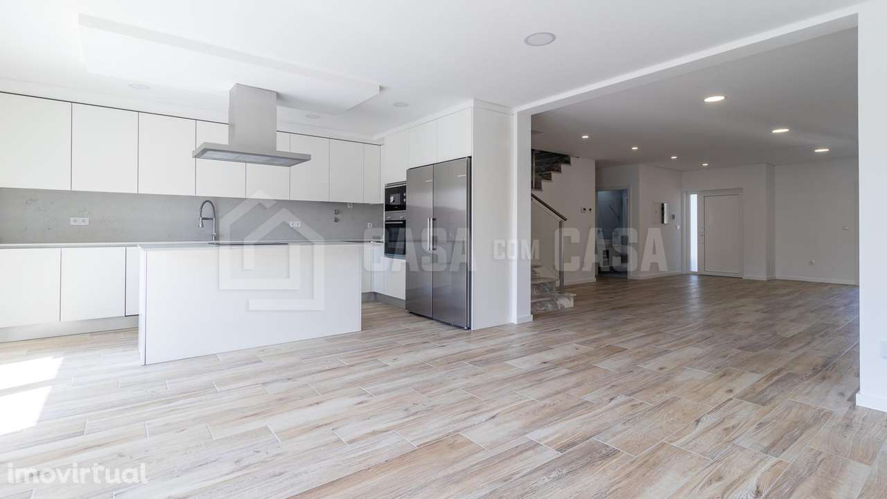 Moradia em Banda V4+2 em Orgens - Grande imagem: 2/16