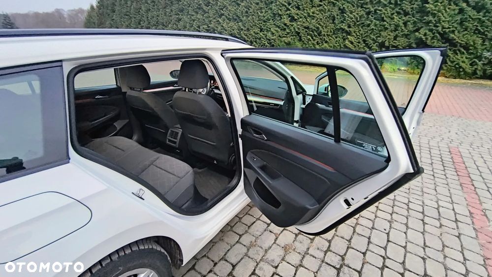 Volkswagen Golf Variant - 8
