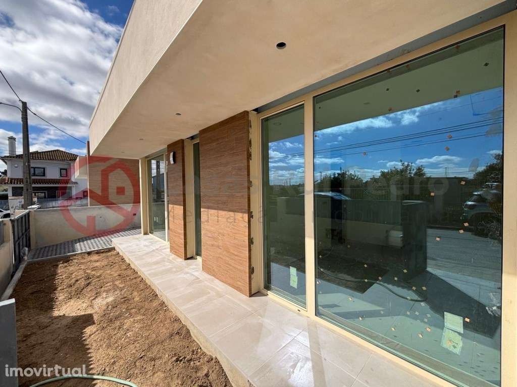 Moradia isolada T3 na zona de Corroios - Grande imagem: 3/20