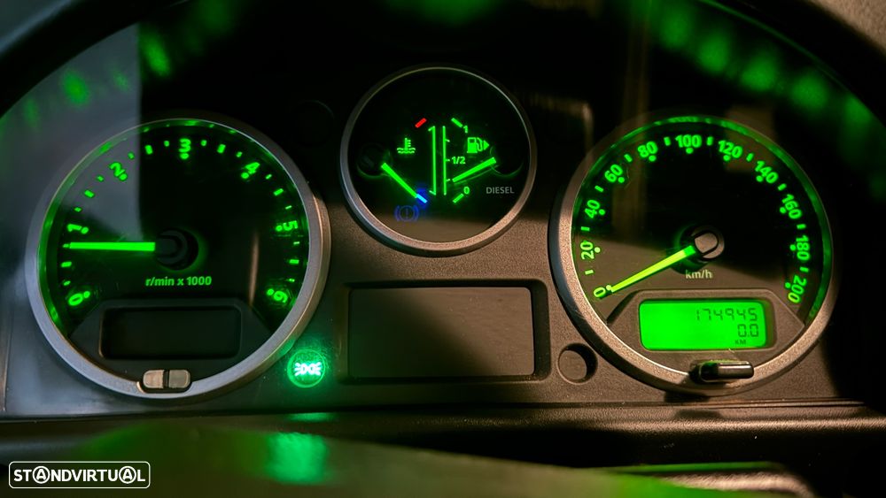 Land Rover Defender 110 DPF E - 2