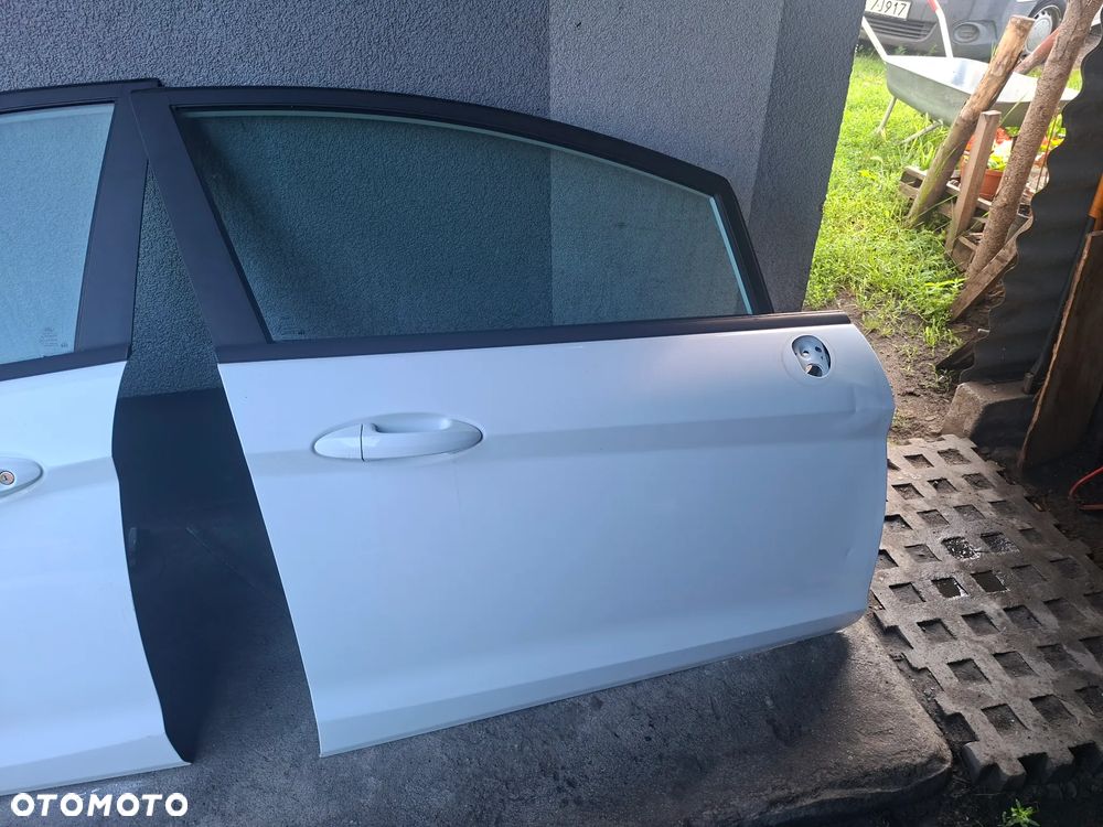 Ford Fiesta VII Mk7 15r maska zderzak drzwi klapa kolor hc lewa - 1