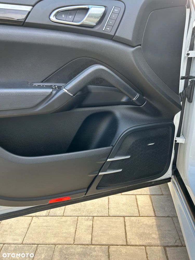Porsche Cayenne Platinum Edition - 10