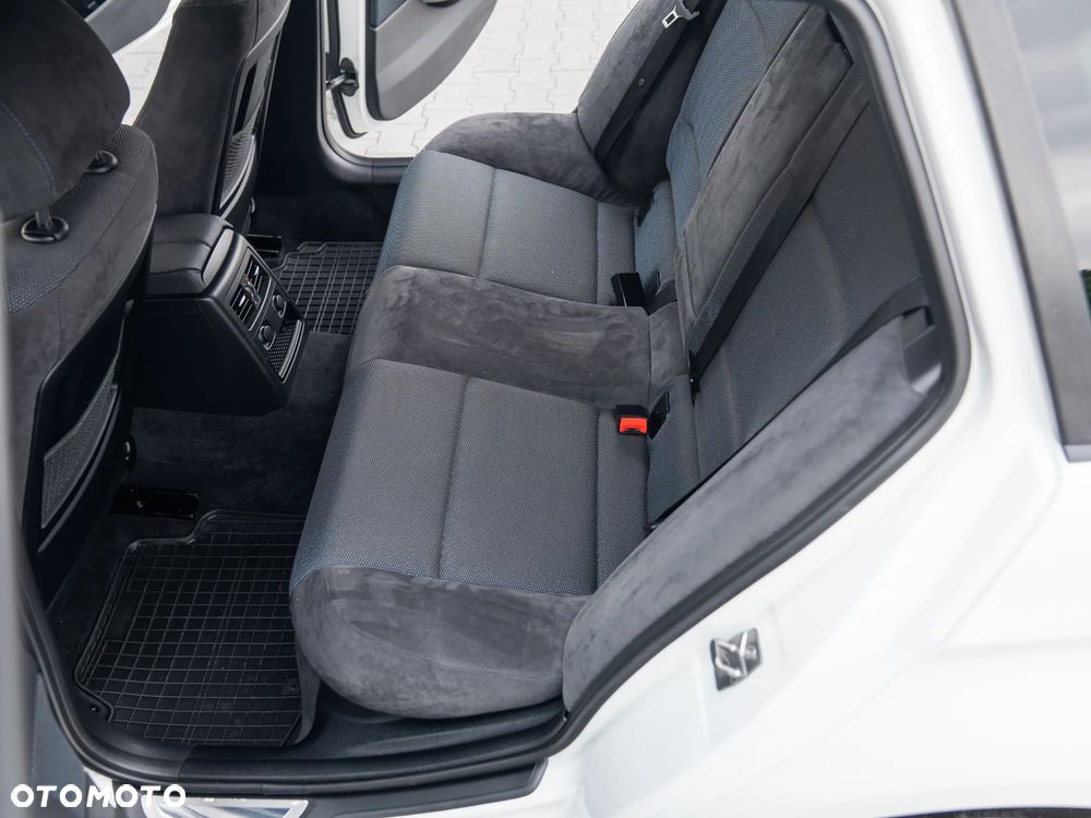 BMW Seria 3 318i Edition Sport - 24