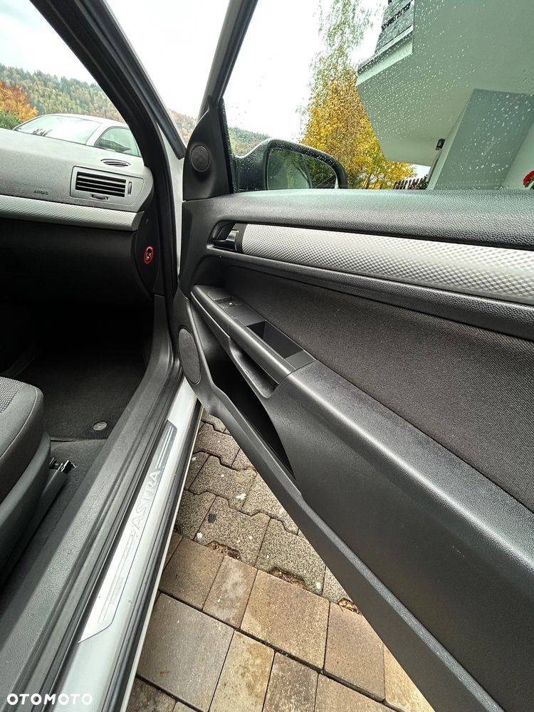 Opel Astra III GTC 1.8 Cosmo - 10