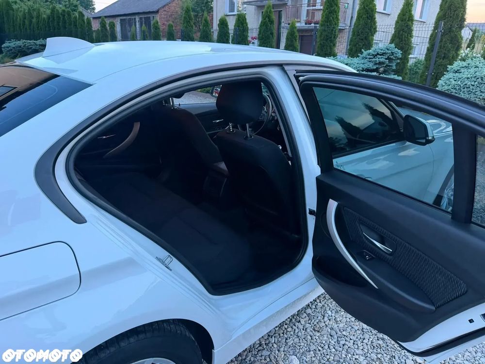 BMW Seria 3 318i Advantage - 24