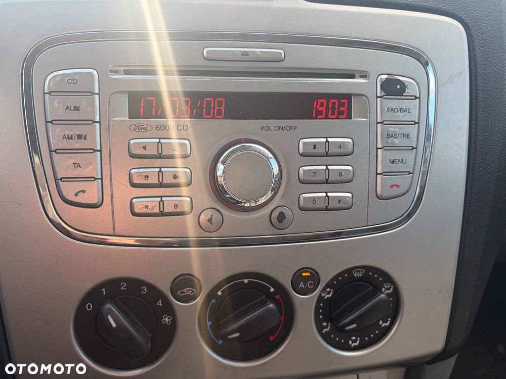 Ford Focus 1.6 16V Ambiente - 12