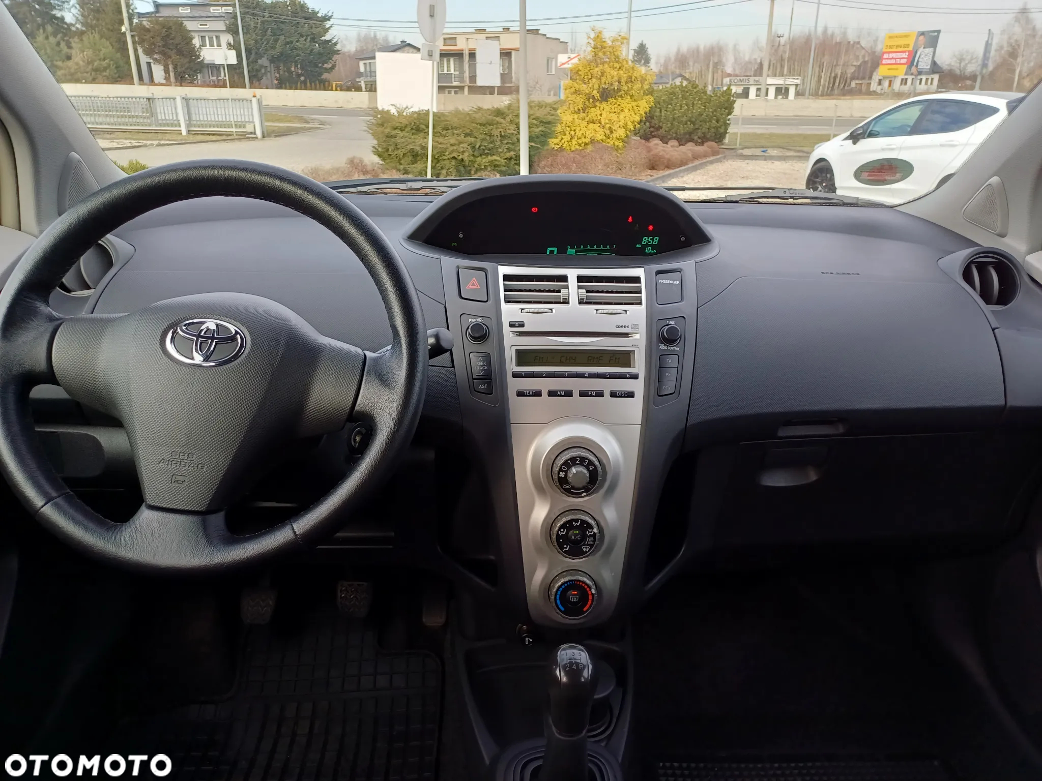 Toyota Yaris 1.3 Luna A/C - 13