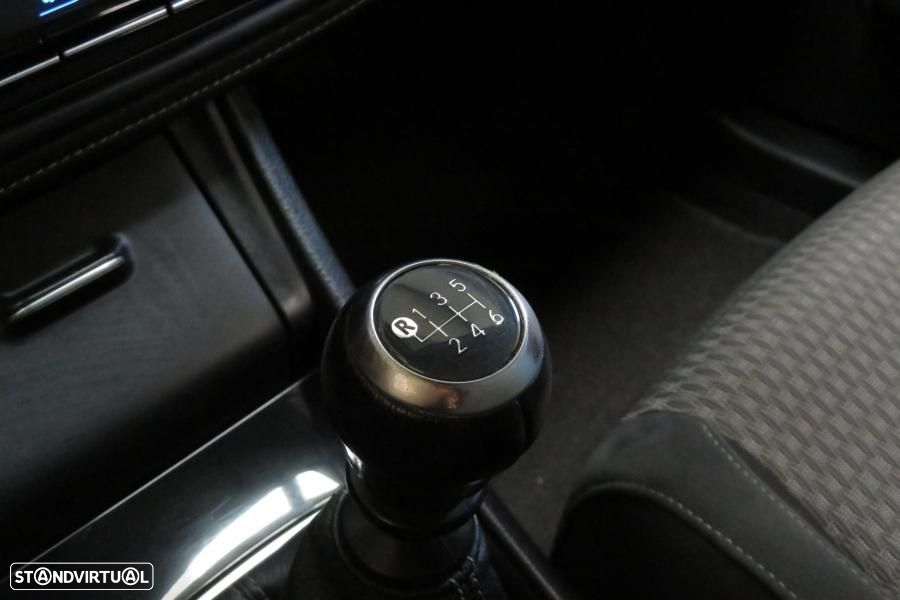 Toyota Auris 1.4 D-4D Com. +P.Sport+Navi - 23