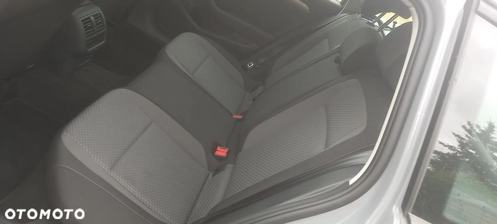 Volkswagen Passat - 9
