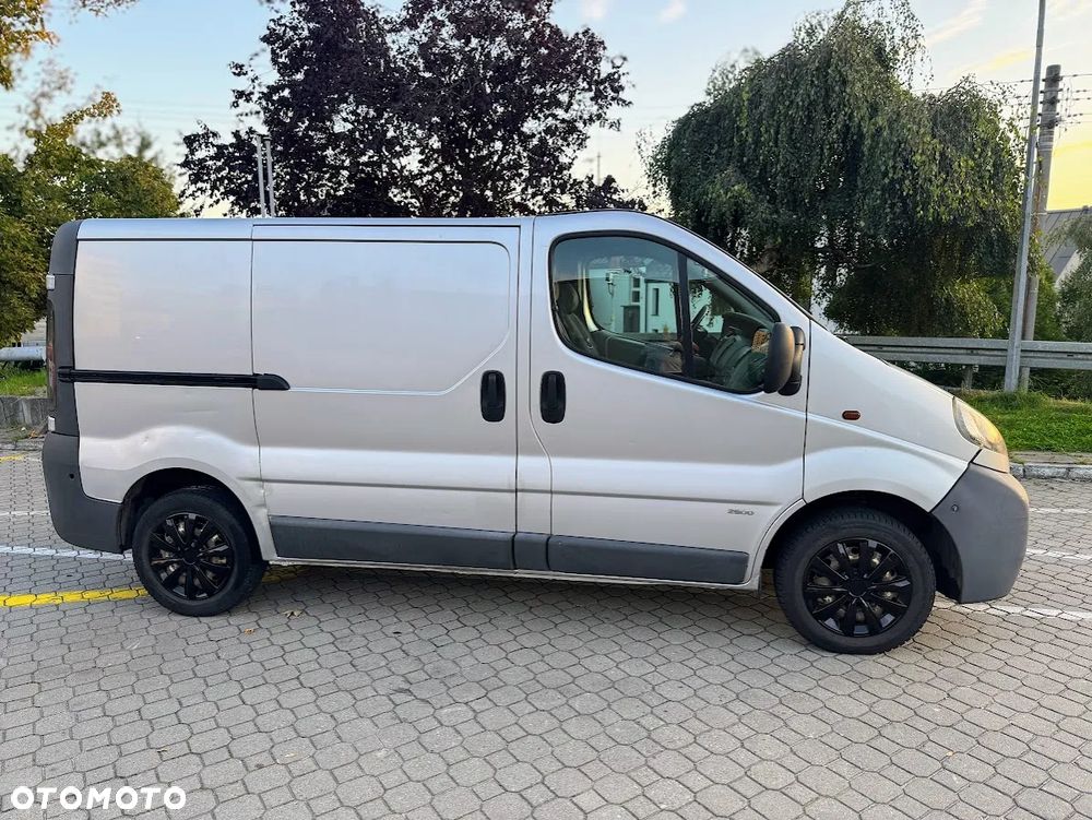 Opel Vivaro 2004 photo 4