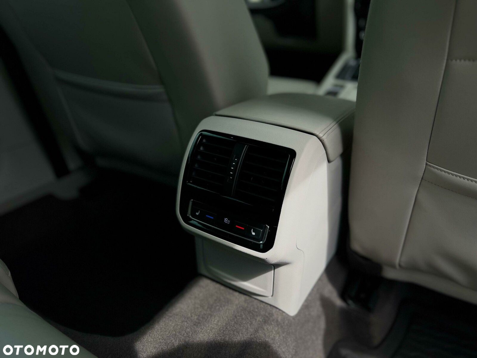 Volkswagen Passat - 22