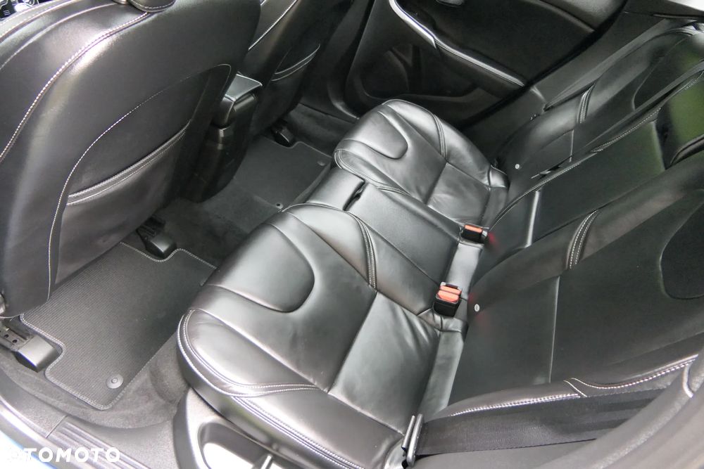 Volvo V40 D3 Drive-E SCR R-Design Momentum - 20