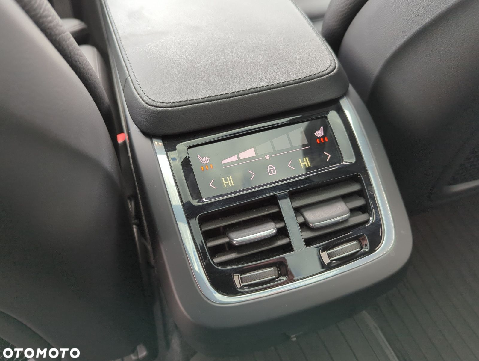 Volvo V90 Cross Country - 21