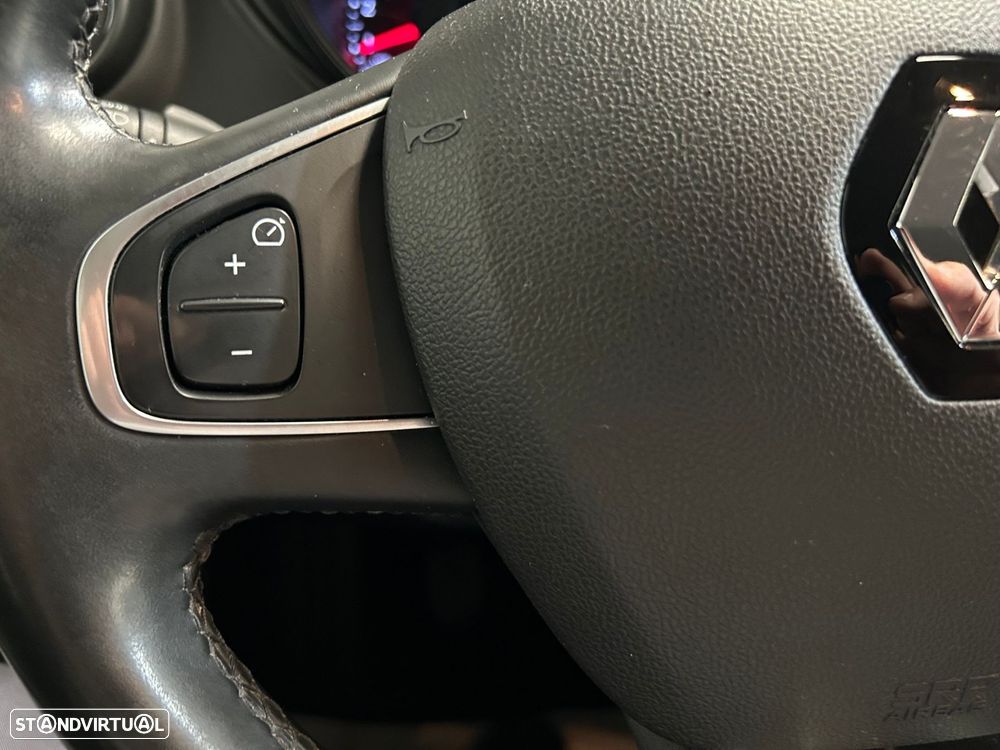 Renault Captur 1.5 dCi Exclusive — fotografia 32