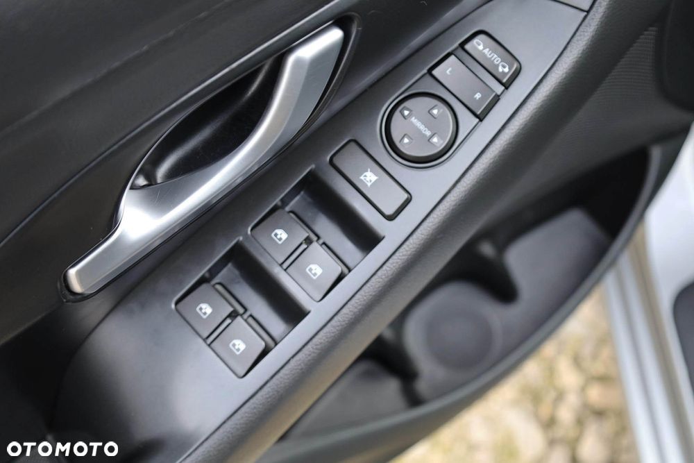 Hyundai i30 1.5 DPI Smart - 28