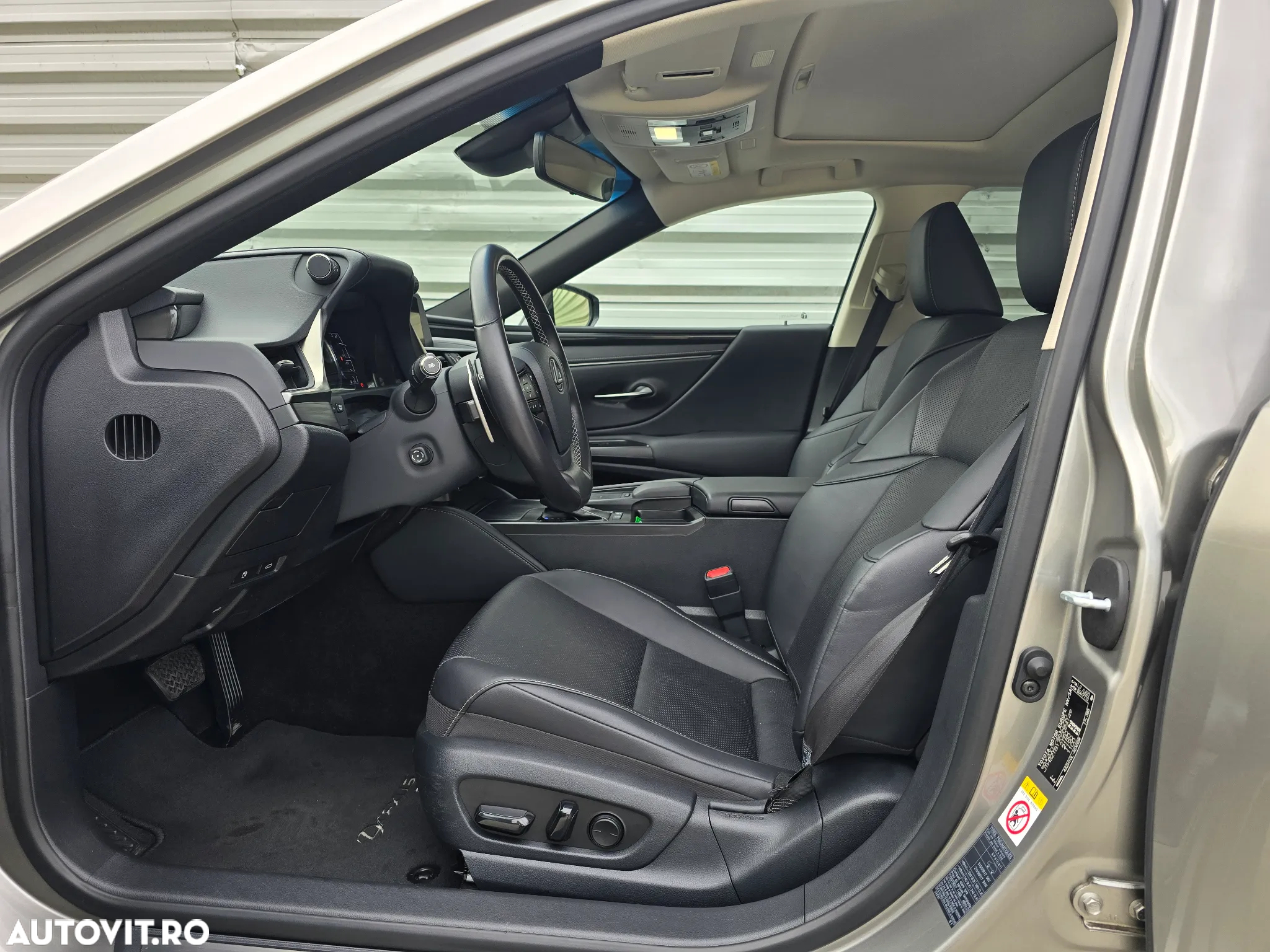 Lexus Seria ES 300h 2.5 TNGA HV 25H- 4X2 CVT Business - 23