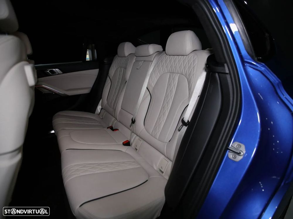 BMW X6 M50i Pack 50 anos - 13