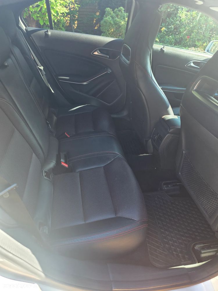 Mercedes-Benz Klasa A 220 4-Matic AMG Line - 9