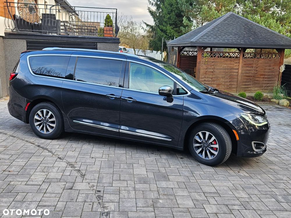 Chrysler Pacifica - 8