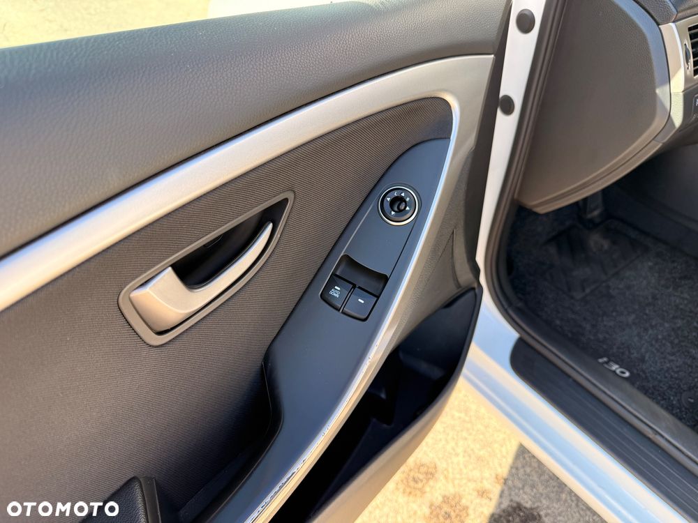 Hyundai i30 blue 1.6 CRDi Classic - 10