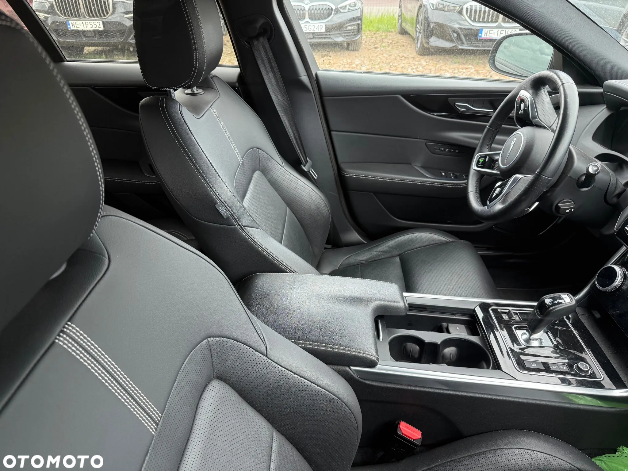 Jaguar XE - 8