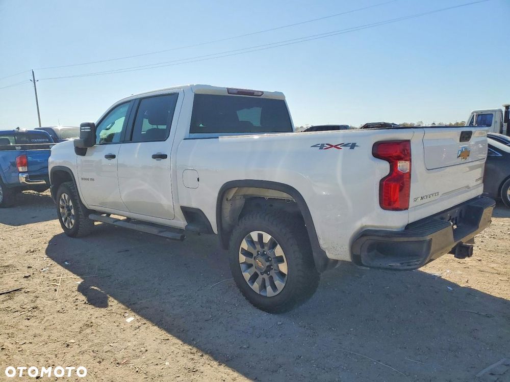 Chevrolet Silverado - 3